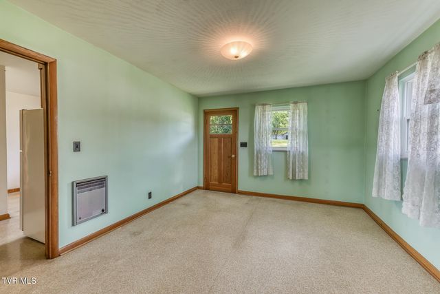 136 Hemlock Street, Mount Carmel, TN 37645