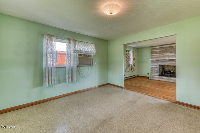 136 Hemlock Street, Mount Carmel, TN 37645