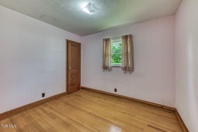 136 Hemlock Street, Mount Carmel, TN 37645