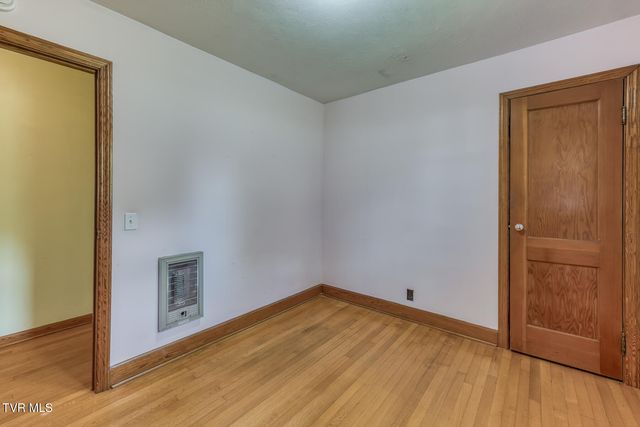 136 Hemlock Street, Mount Carmel, TN 37645