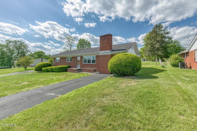 136 Hemlock Street, Mount Carmel, TN 37645