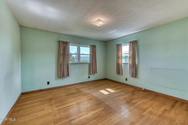 136 Hemlock Street, Mount Carmel, TN 37645