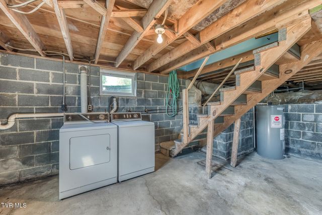 136 Hemlock Street, Mount Carmel, TN 37645