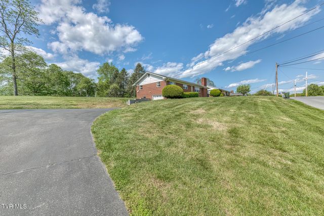 136 Hemlock Street, Mount Carmel, TN 37645