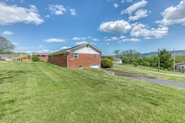 136 Hemlock Street, Mount Carmel, TN 37645