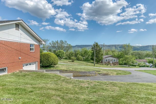 136 Hemlock Street, Mount Carmel, TN 37645