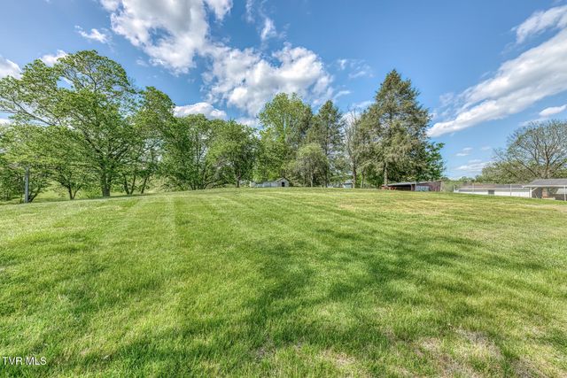 136 Hemlock Street, Mount Carmel, TN 37645