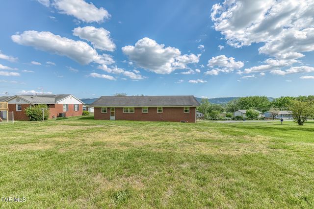 136 Hemlock Street, Mount Carmel, TN 37645