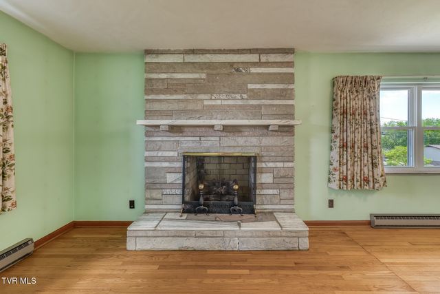 136 Hemlock Street, Mount Carmel, TN 37645