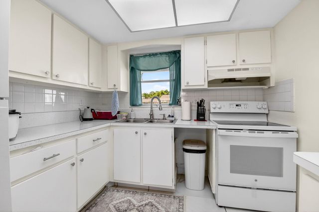 2593 W Dudley Drive W F, West Palm Beach, FL 33415