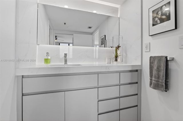 20505 E Country Club Drive 1431, Aventura, FL 33180