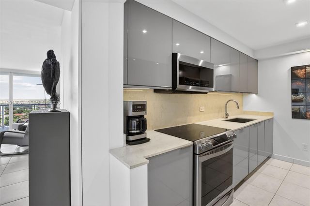 20505 E Country Club Drive 1431, Aventura, FL 33180
