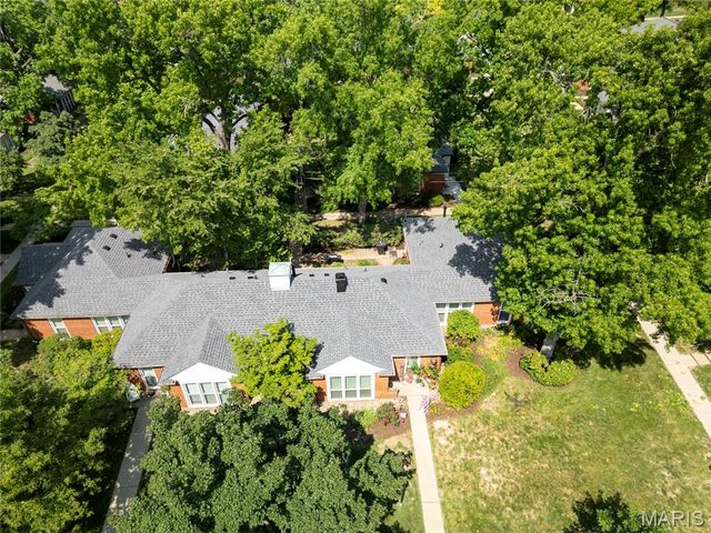 725 Berick Drive, University City, MO 63132