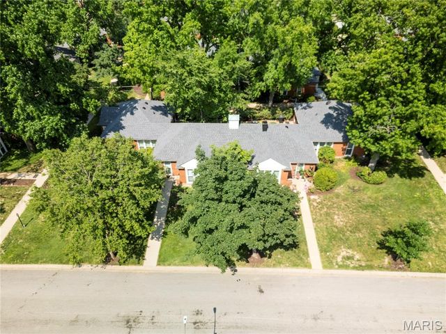 725 Berick Drive, University City, MO 63132
