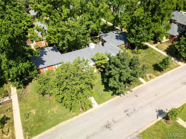 725 Berick Drive, University City, MO 63132