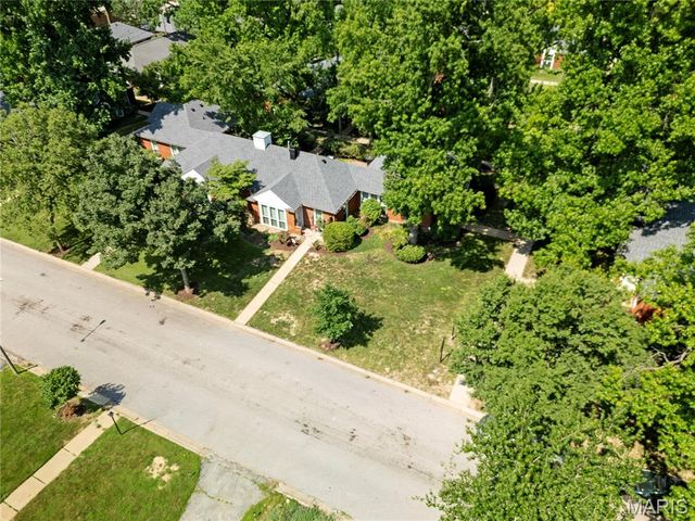 725 Berick Drive, University City, MO 63132