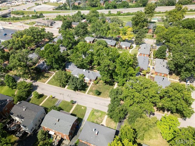 725 Berick Drive, University City, MO 63132