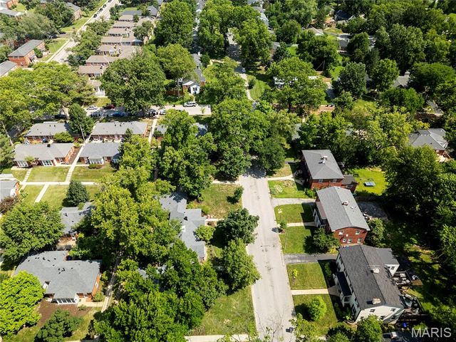 725 Berick Drive, University City, MO 63132