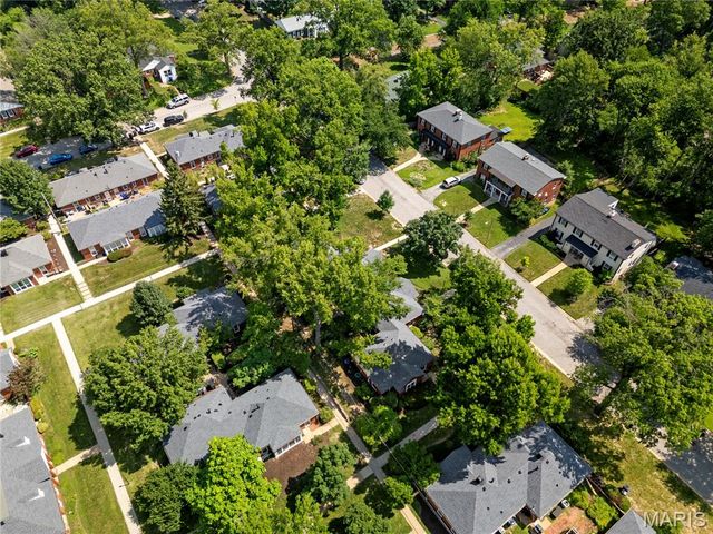 725 Berick Drive, University City, MO 63132
