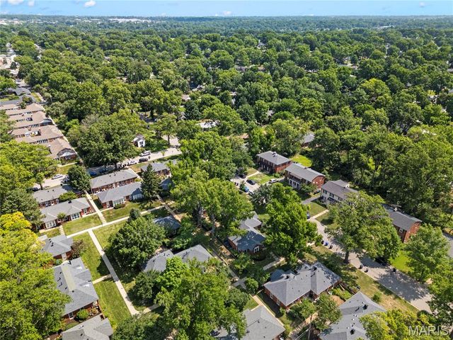 725 Berick Drive, University City, MO 63132