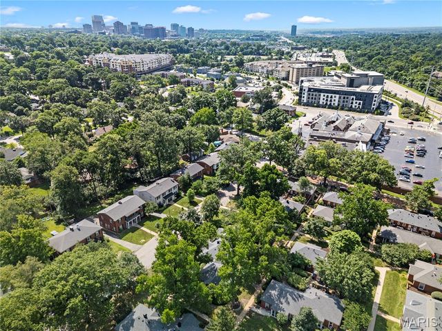 725 Berick Drive, University City, MO 63132