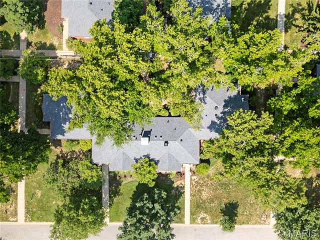 725 Berick Drive, University City, MO 63132