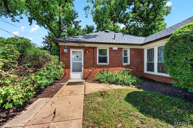 725 Berick Drive, University City, MO 63132