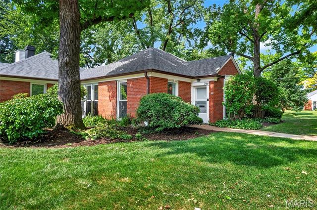725 Berick Drive, University City, MO 63132