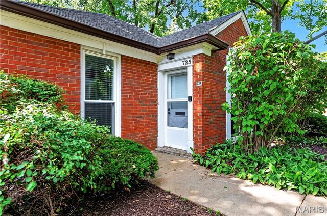 725 Berick Drive, University City, MO 63132