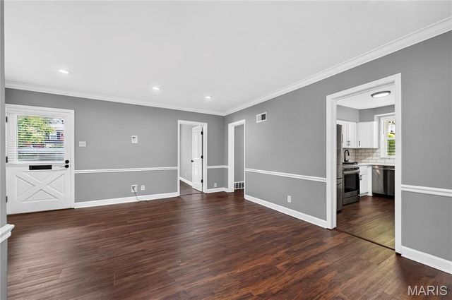 725 Berick Drive, University City, MO 63132