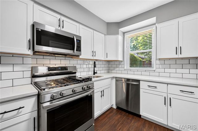 725 Berick Drive, University City, MO 63132