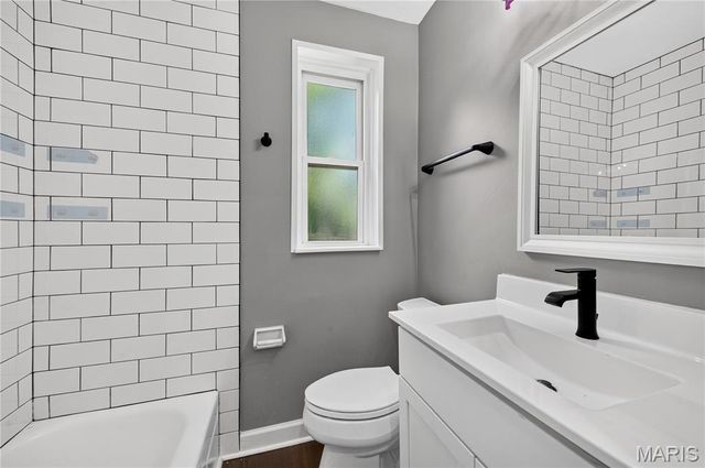 725 Berick Drive, University City, MO 63132
