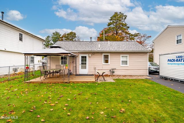 477 Bradford Road, Schenectady, NY 12304