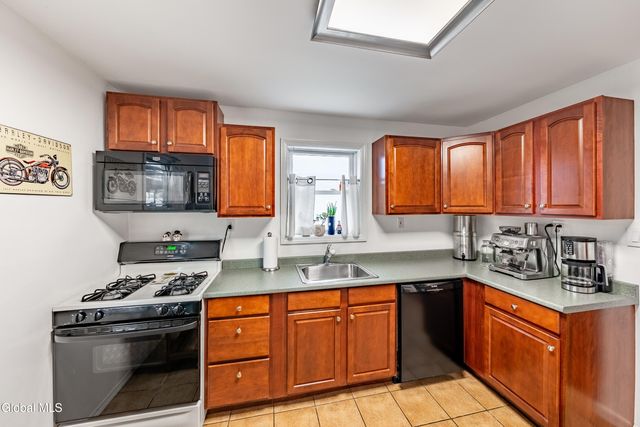 477 Bradford Road, Schenectady, NY 12304