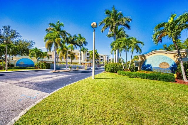 11021 Gulf Reflections DR 105, Fort Myers, FL 33908