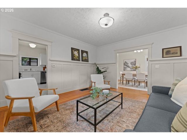 7515 Se MARTINS St, Portland, OR 97206