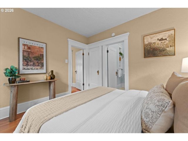 7515 Se MARTINS St, Portland, OR 97206