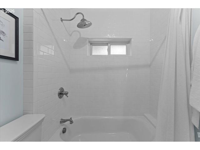 7515 Se MARTINS St, Portland, OR 97206