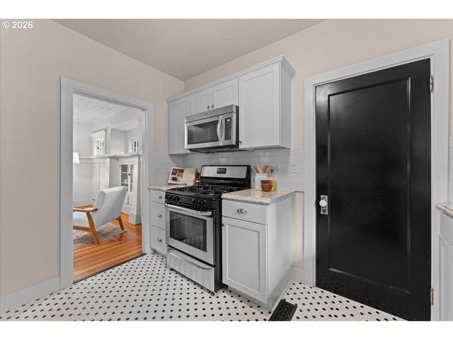 7515 Se MARTINS St, Portland, OR 97206