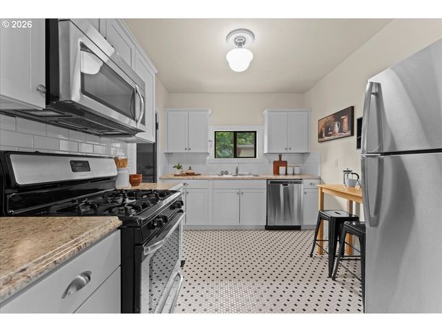 7515 Se MARTINS St, Portland, OR 97206