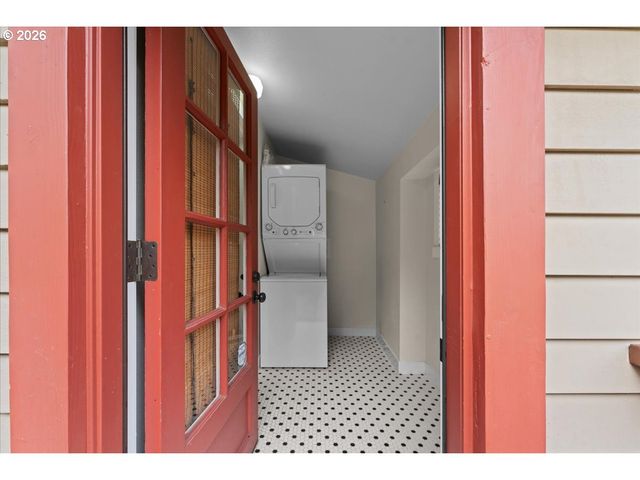 7515 Se MARTINS St, Portland, OR 97206
