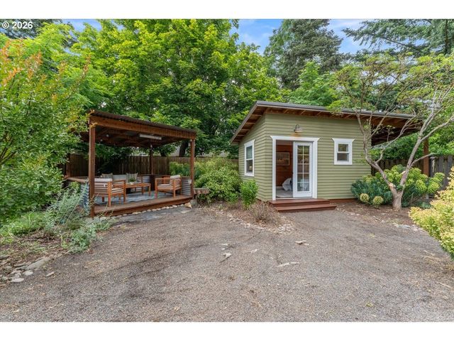 7515 Se MARTINS St, Portland, OR 97206