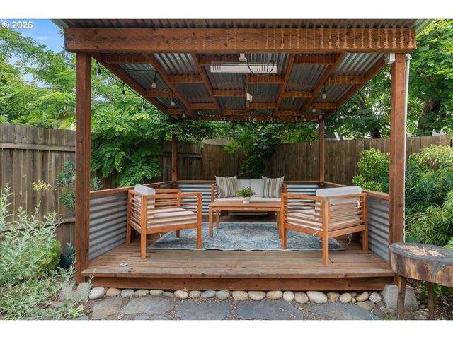 7515 Se MARTINS St, Portland, OR 97206