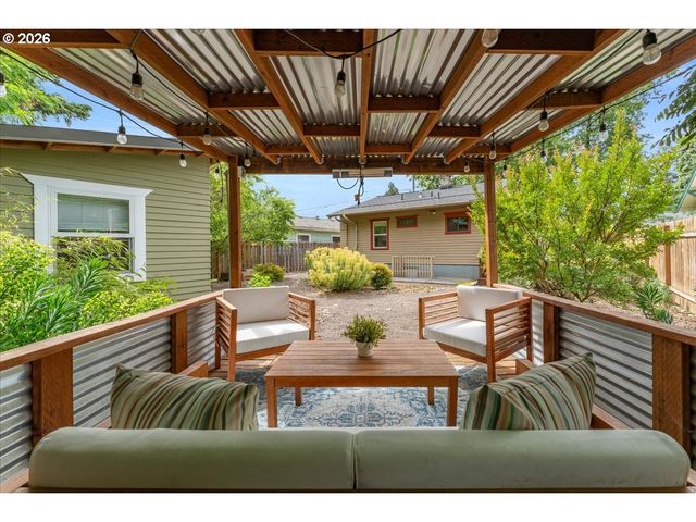 7515 Se MARTINS St, Portland, OR 97206