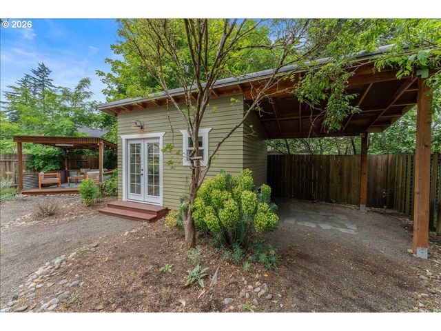 7515 Se MARTINS St, Portland, OR 97206