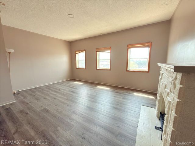 13134 W Warren Avenue, Dearborn, MI 48126