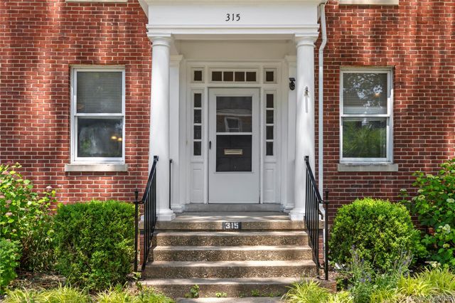 315 Ellington Avenue E, Garden City, NY 11530