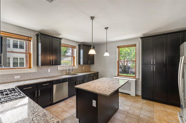 315 Ellington Avenue E, Garden City, NY 11530