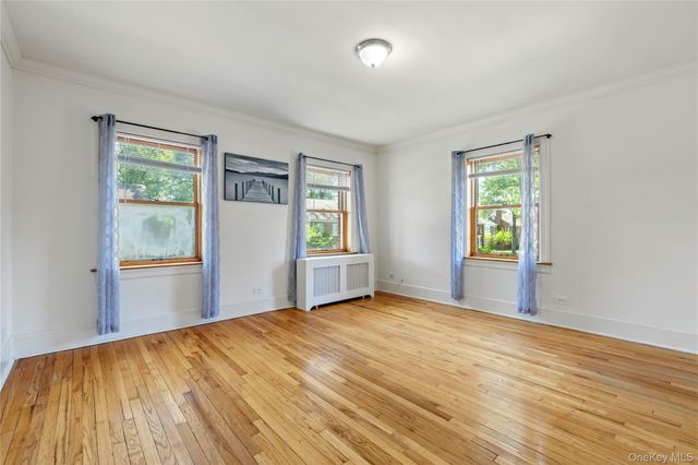 315 Ellington Avenue E, Garden City, NY 11530