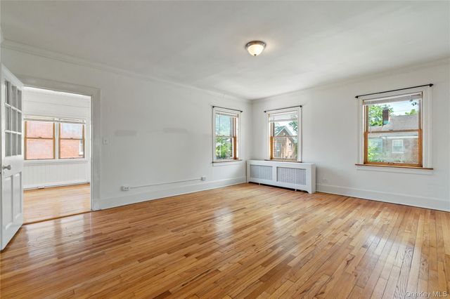315 Ellington Avenue E, Garden City, NY 11530